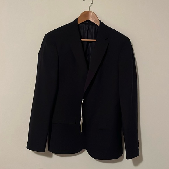 NWT: Club Monaco Tailored for a polished, slim fit in a